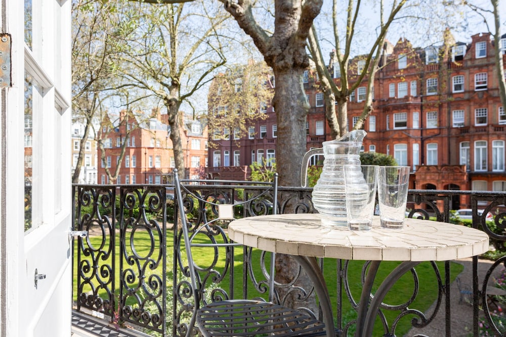 Gledhow Gardens Viii by Onefinestay