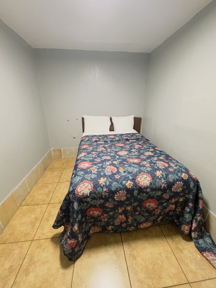 Parklane Motel