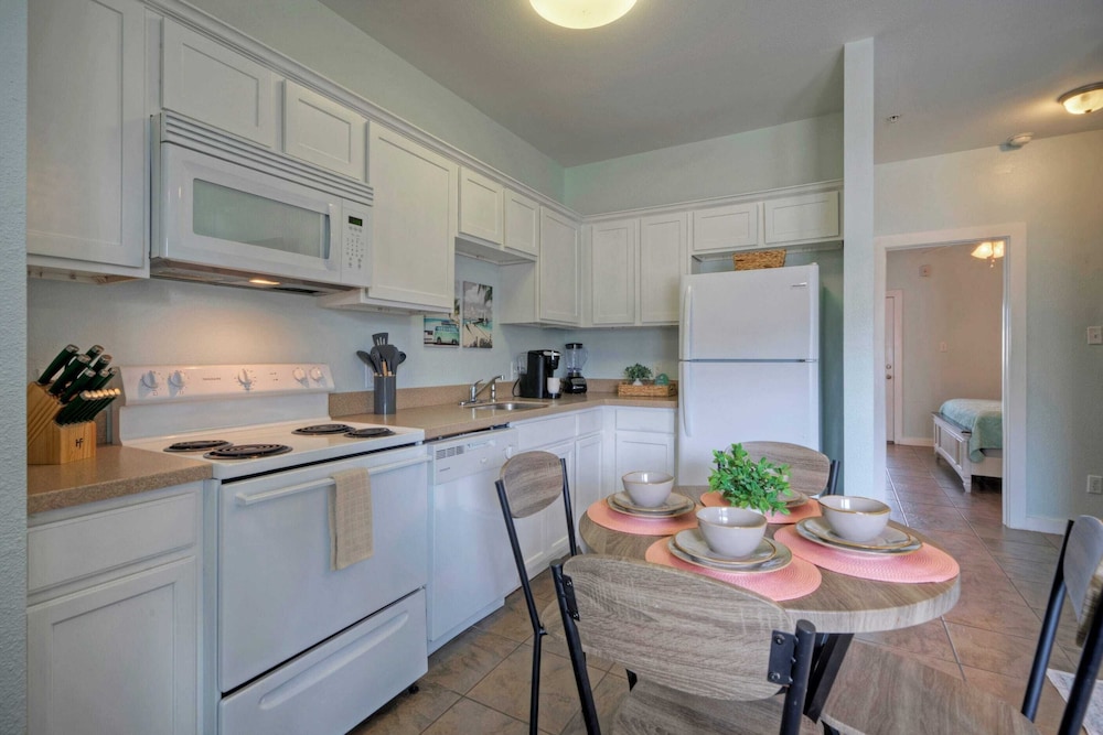 2 Coasta Bahia Condos Mins to the Beach + Pool & Golf Cart Zone