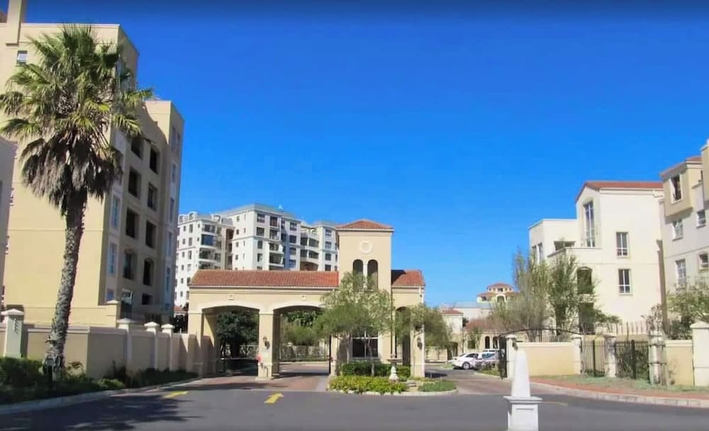 2 Bedroom Mountain View Penthouse Century City