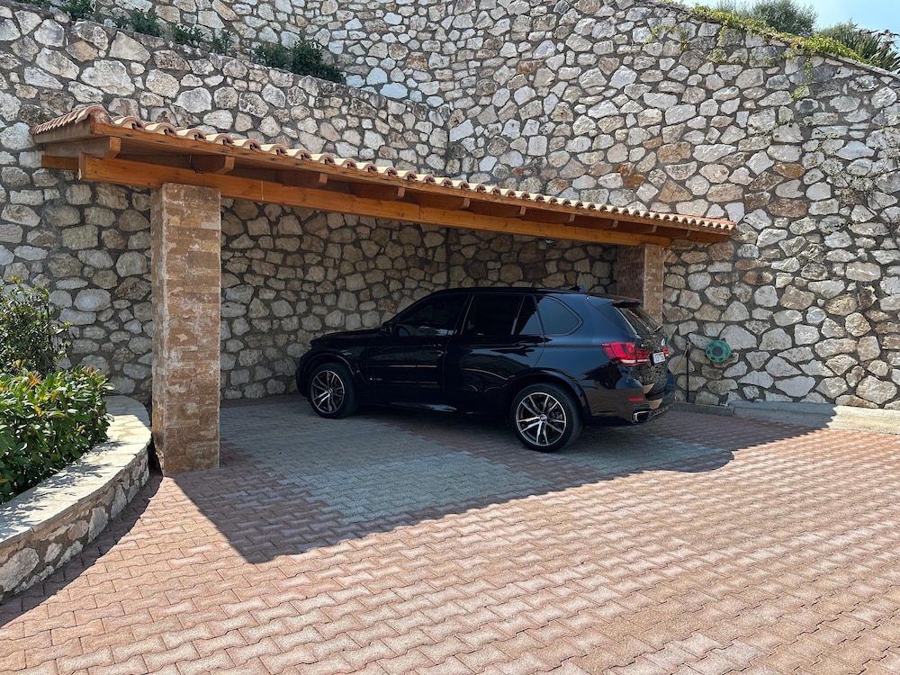Smaragdine Blue Villa