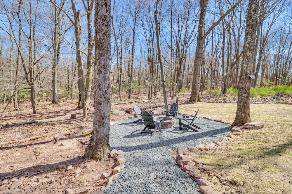 Walk to Water Park: Split-rock Resort Home w/ Deck view 5
