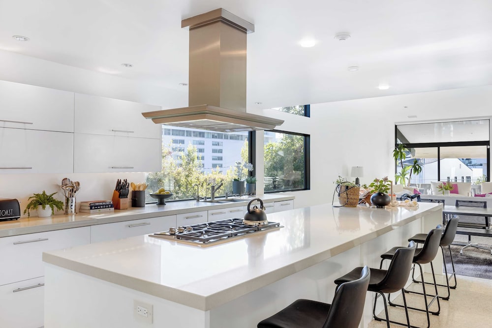 Kings Road West Hollywood Luxury Pool, Views, Firepit, Modern Design