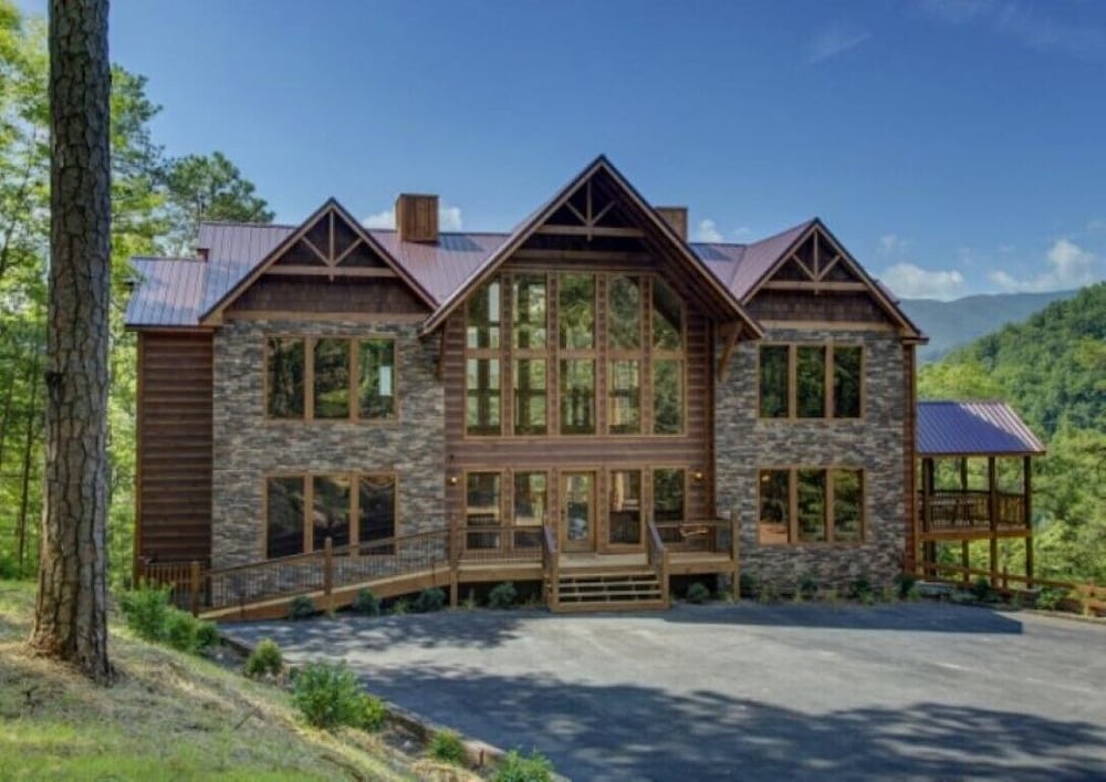 Mountain View Lodge - 9 Bedrooms, 9 Baths, Sleeps 40 Home