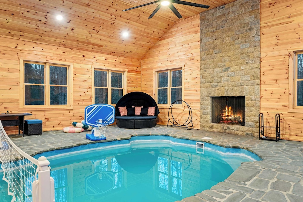 Grand Timber by Avantstay Indoor Pool, Sports Court, Game Room, & More!