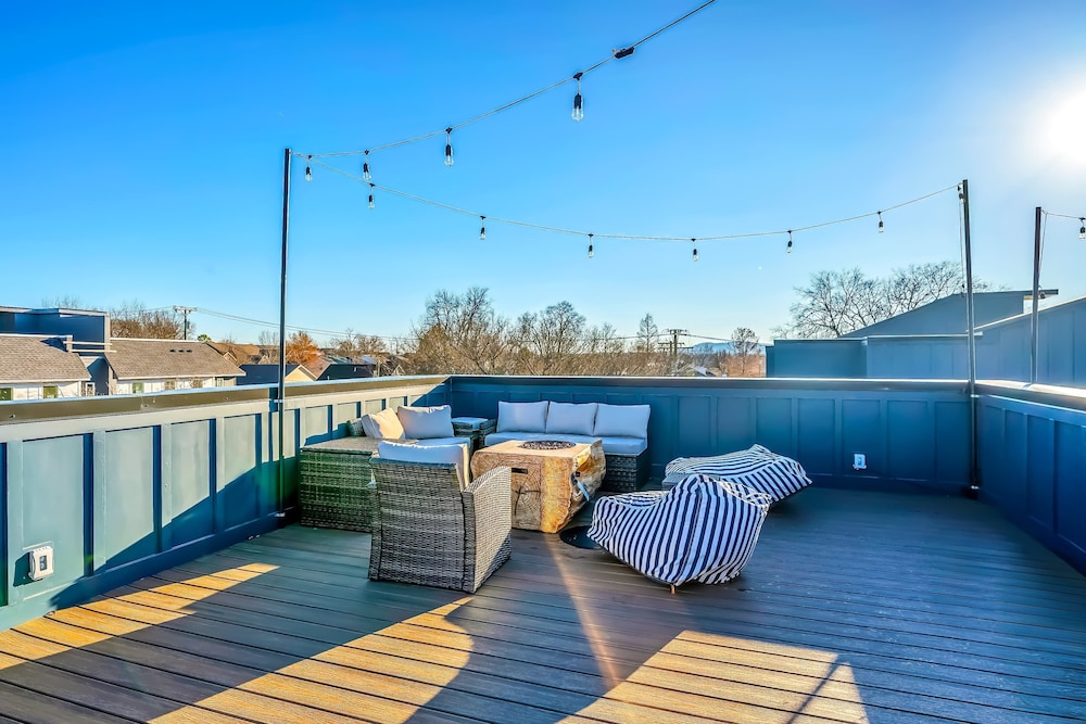 Twin Homes Hot Tub Rooftop Game Zone at Nashville