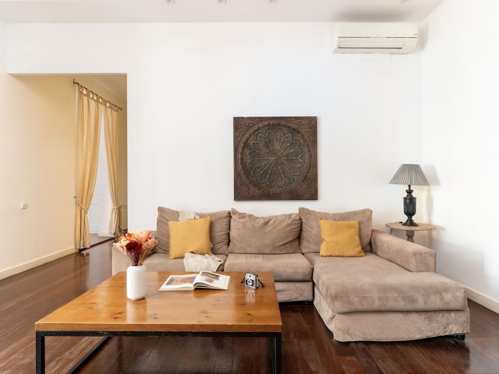 Apartamento de Tres Habitaciones con Terraza 11B