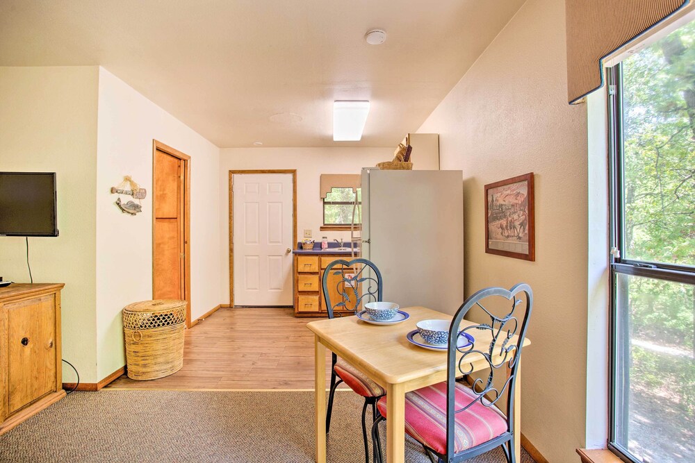 Bright Davis Escape w/ Screened-in Porch!