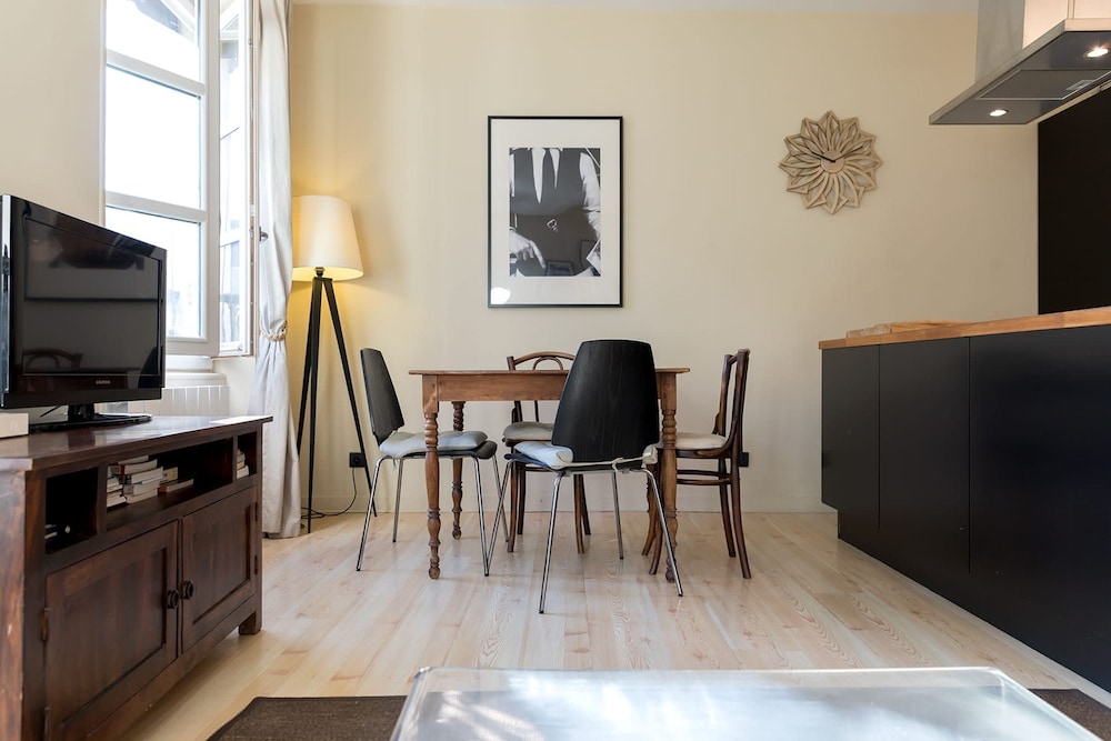 Rivoli Market I Comfortable 1 Bed Apt Near Hotel de Ville