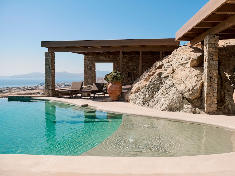 Kounoupas Complex by Mykonos Rocks