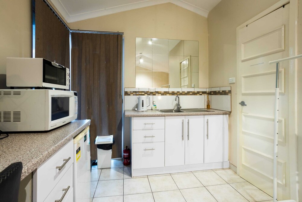 Studio Granny Flat in Melville With Patio