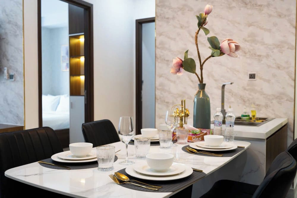 2BR Luxury in District 7