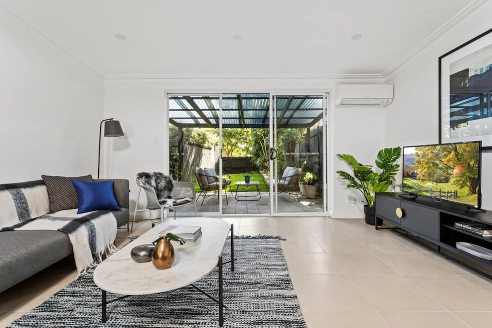 Patio House: Moments From Marrickville Metro