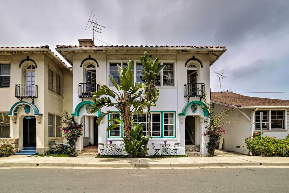 Charming Renovated Avalon Townhome, Walk to Beach! view 2