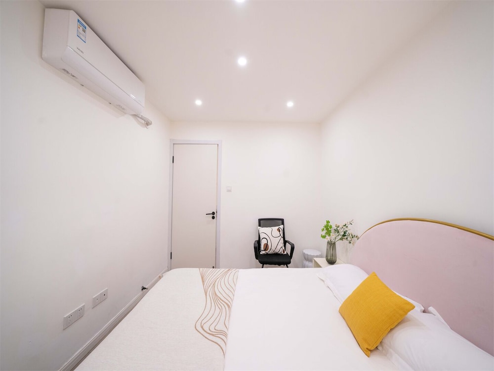 Book and Bed-Lujiabang