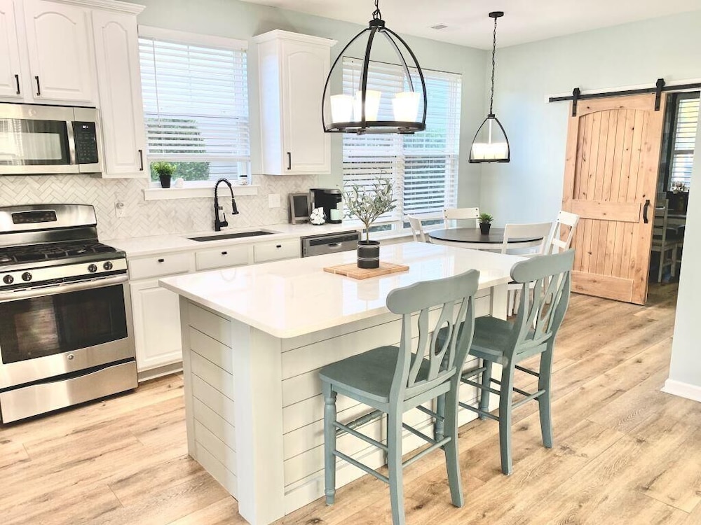 Saltee Cove Coastal Getaway - Charming 3 Bedroom/2.5 Bath Lowcountry Cottage