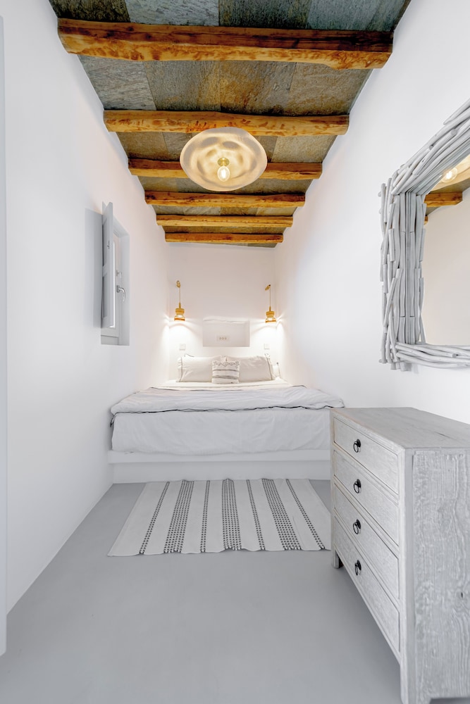 Makarias Traditional Luxury Villas