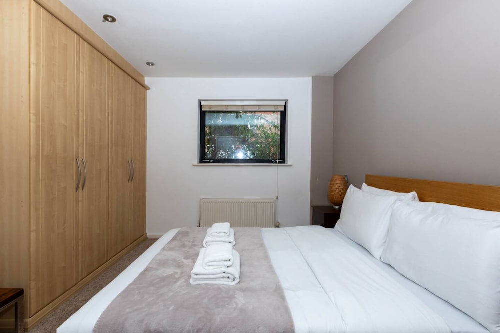 Radiant 2 Bedroom Apartment in East London