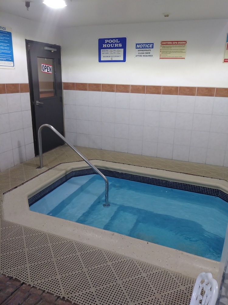 Canon City Vacations - Econo Lodge - Property Image 3