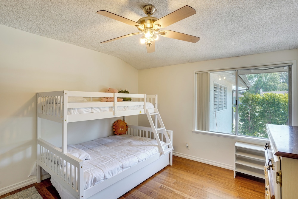 12 Mi to Dtwn LA: Family Home w/ Patio + Yard!