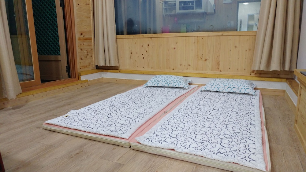 Chowoo Guesthouse