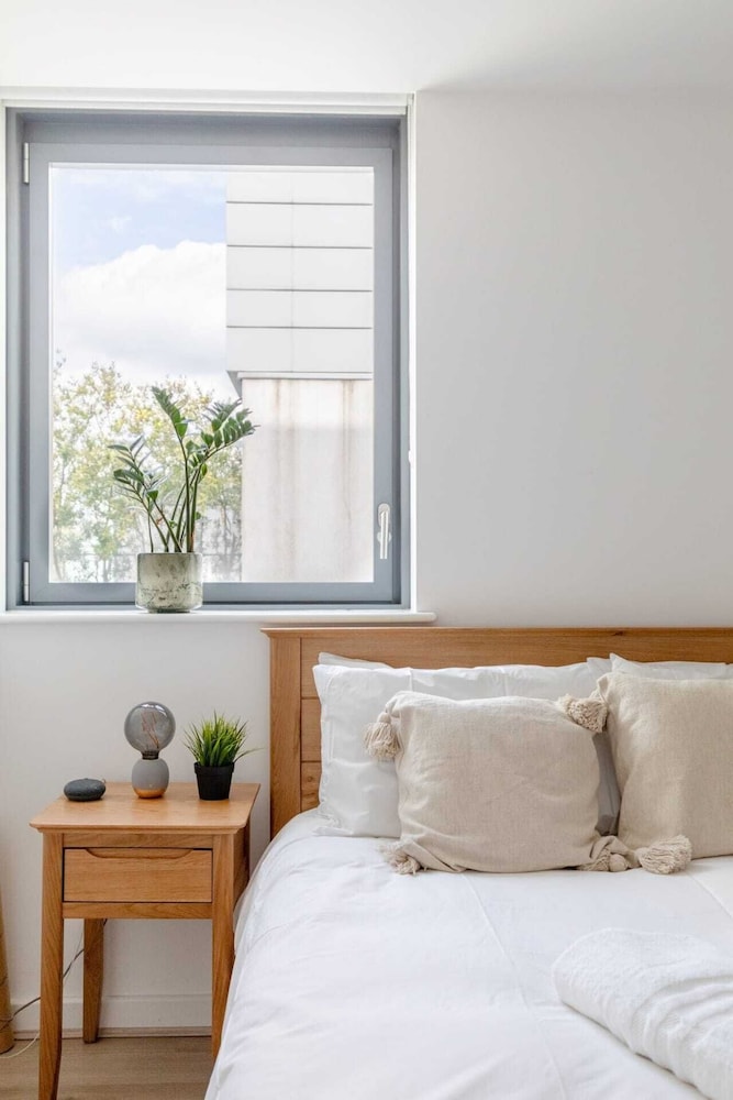 Funky 1BD High-rise Flat W/city Views, Angel!