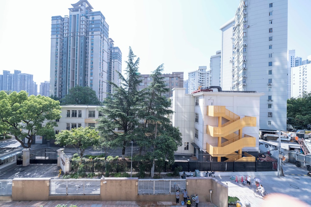 Tyms Luxury 2BR 1BA Apt Xujiahui Shops