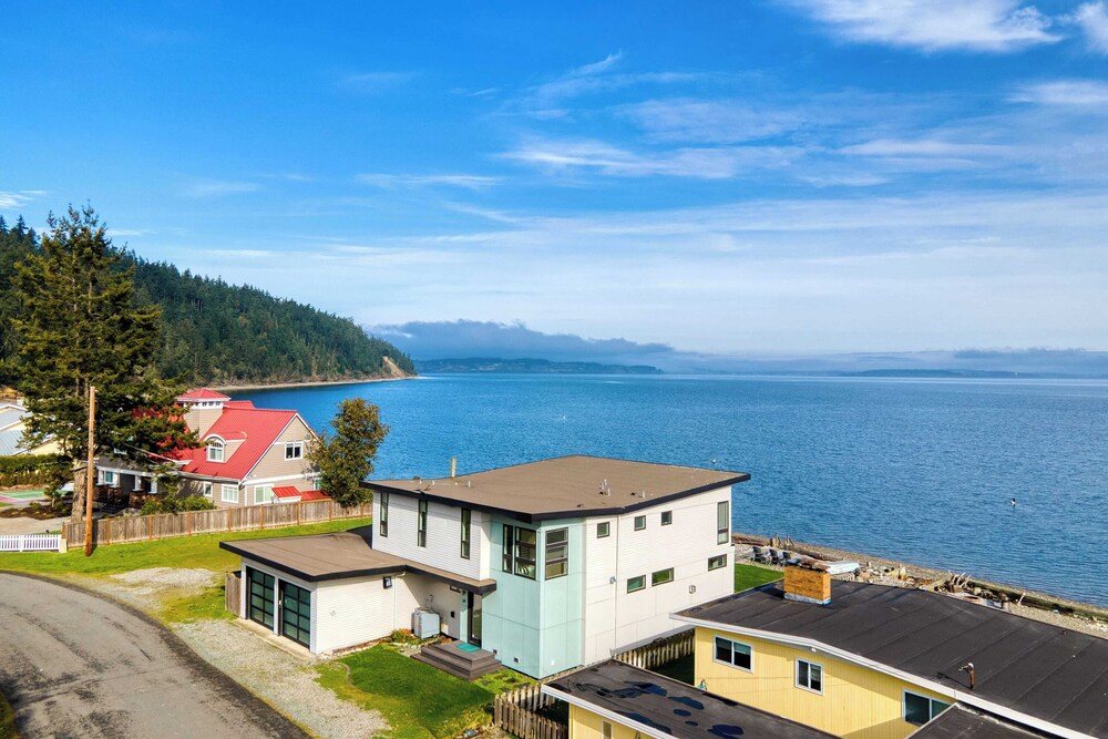 Chic Whidbey Island Waterfront Home w/ Hot Tub, Firepits + Views