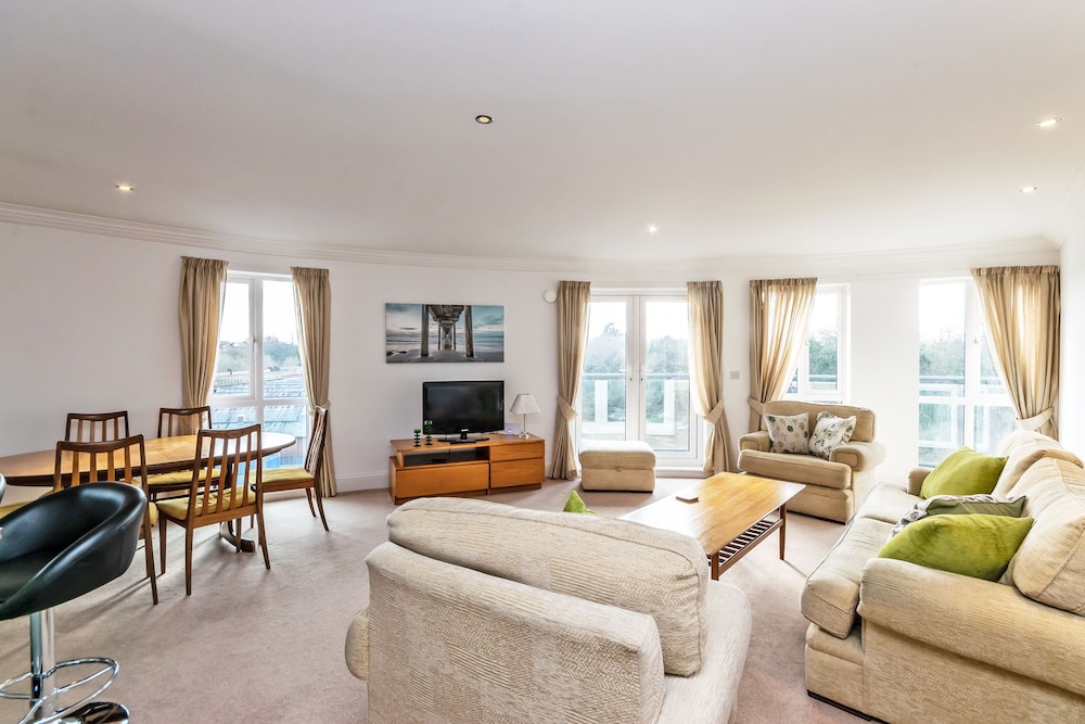 Racecourse Serviced Apartments