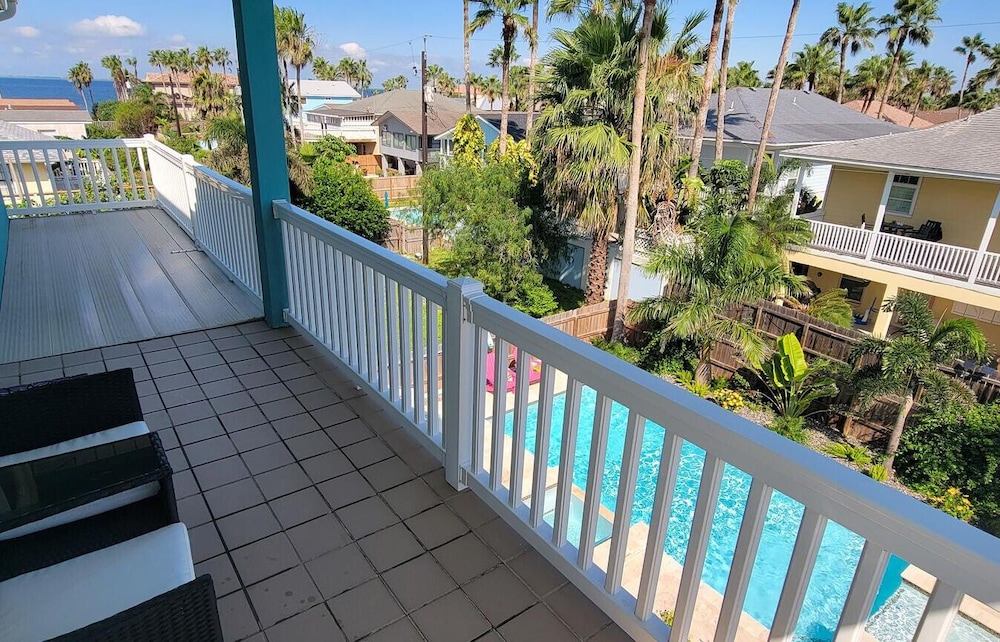 Tranquil Turquoise Retreat