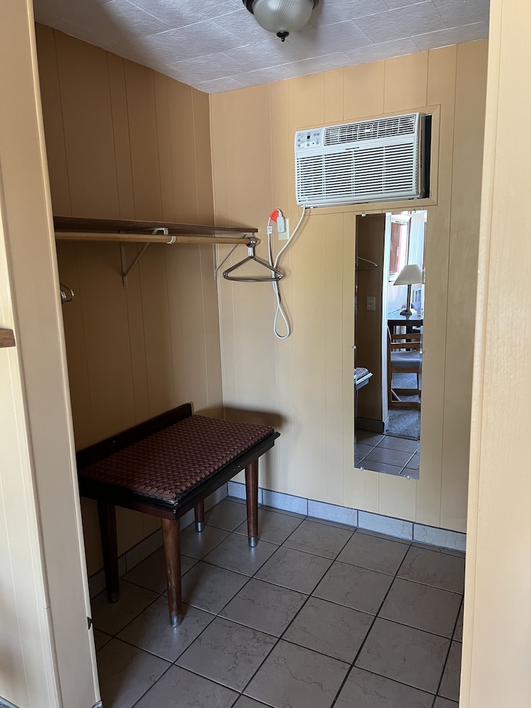 All Star Inn & Suites