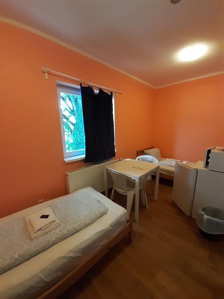 2-Rent Group Hostel Rooms&Apartments TUB19A