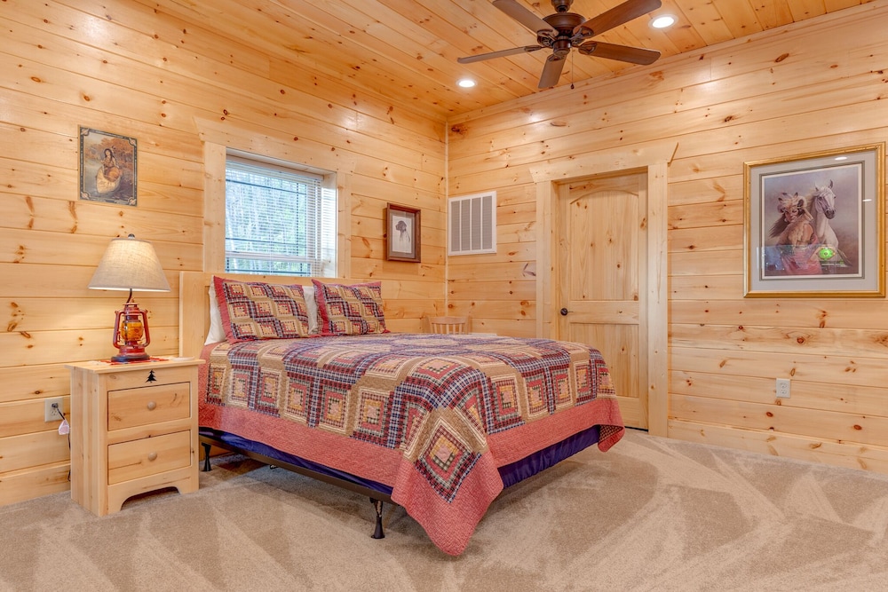 Lone Wolf Lodge by Jackson Mountain Rentals view 3