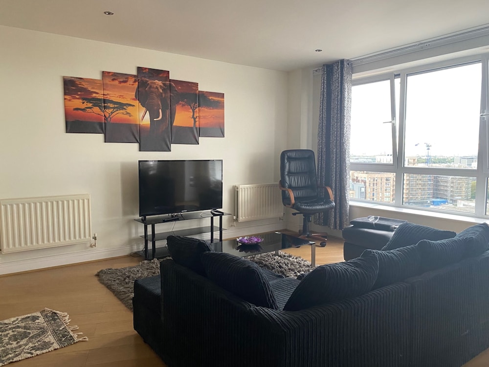 2 Bed Flat - Sleeps 4 - Parking - Wifi