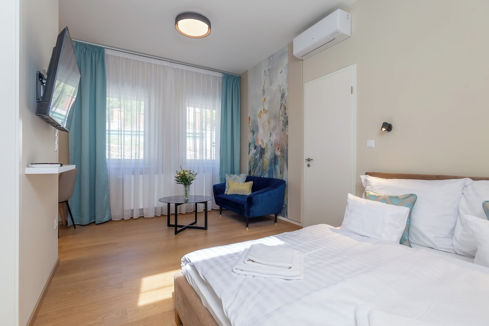 Nemes Apartment The Petite