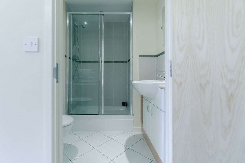 Guildford Vacations - Roomspace Apartments-Courtyard Guildford - Property Image 3