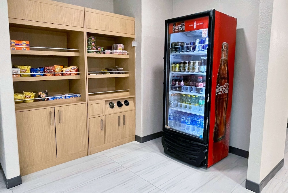 Hawthorn Extended Stay by Wyndham College Station South