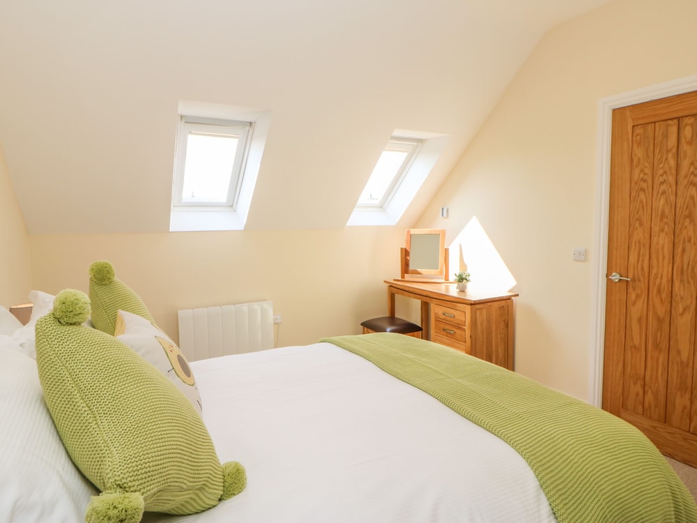 Ferngrove Cottage view 3