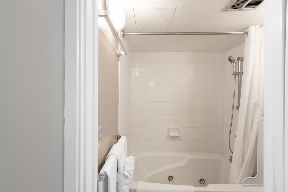 Waikiki Banyan Condo Located One Block From Waikiki Beach! by Koko Resort Vacation Rentals
