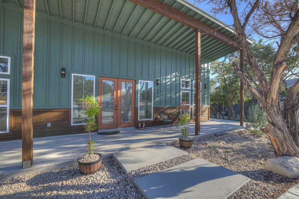 Serene Getaway Nestled in the Tx Hill Country!