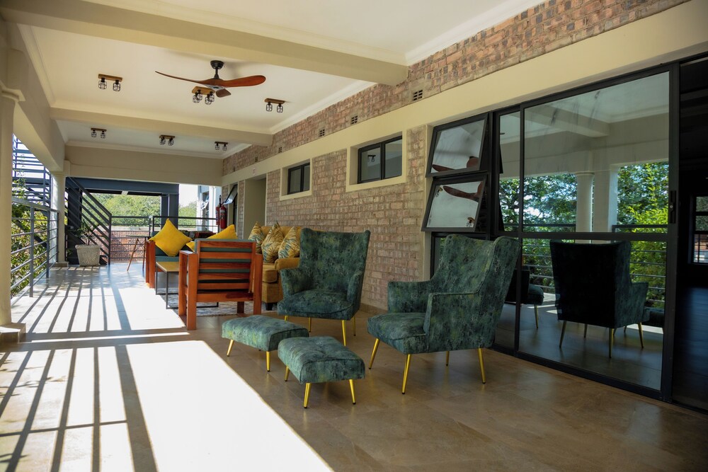 Kasambabezi Lodge