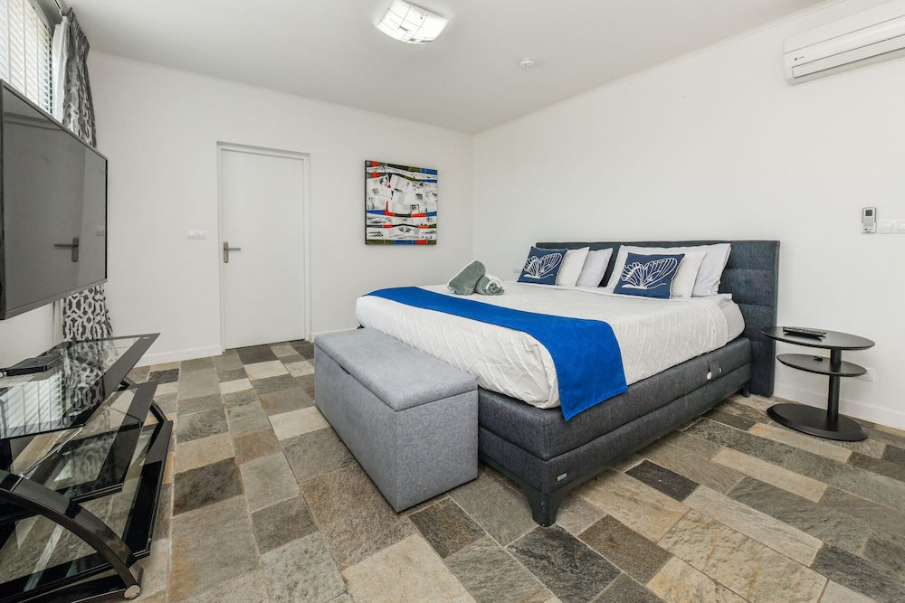 180 Ocean View 2 min to Beach Jacuzzi