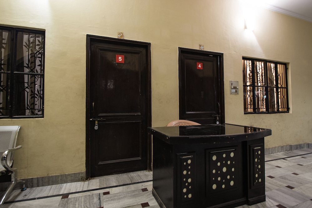 Lobby & Reception