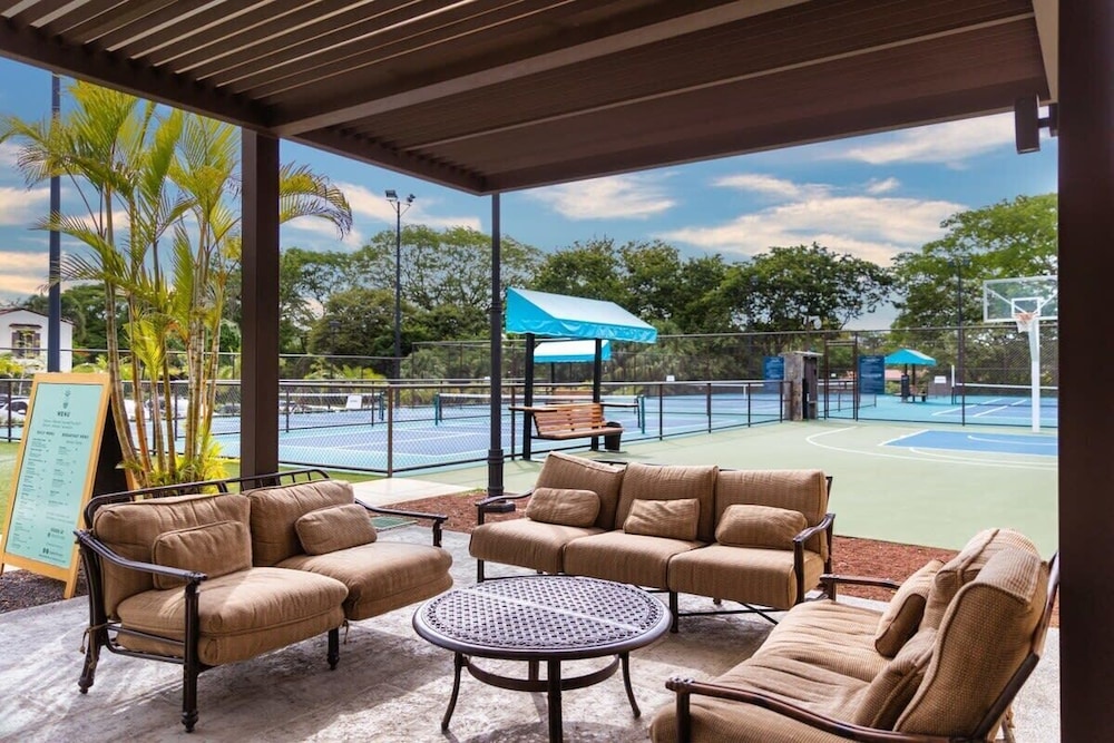 3-Bedroom, 2-Bath Condo Overlooking Pool