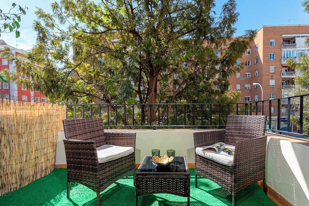 Exclusive Apartment 5BD in Seville. Carlos V
