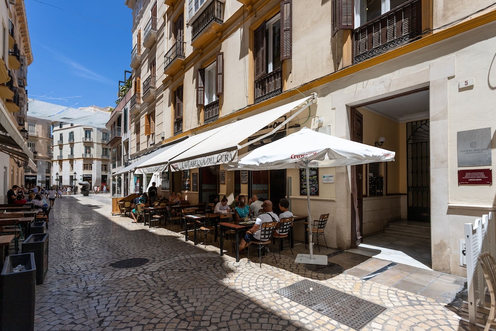 3 Bd Apartment With Balconies Next to Larios Street. Larios