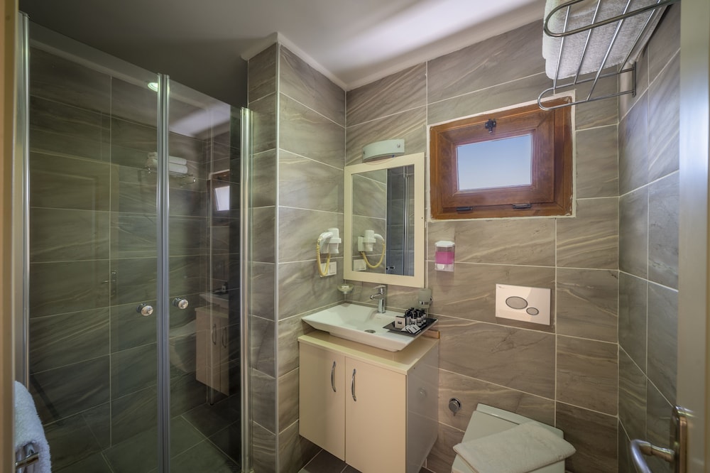 Queen Boutique Hotel - Image 85