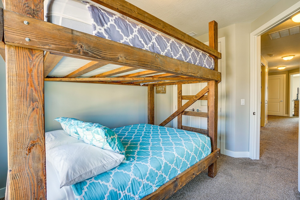 Moab Vacation Rental: Pool & Hot Tub Access! view 5