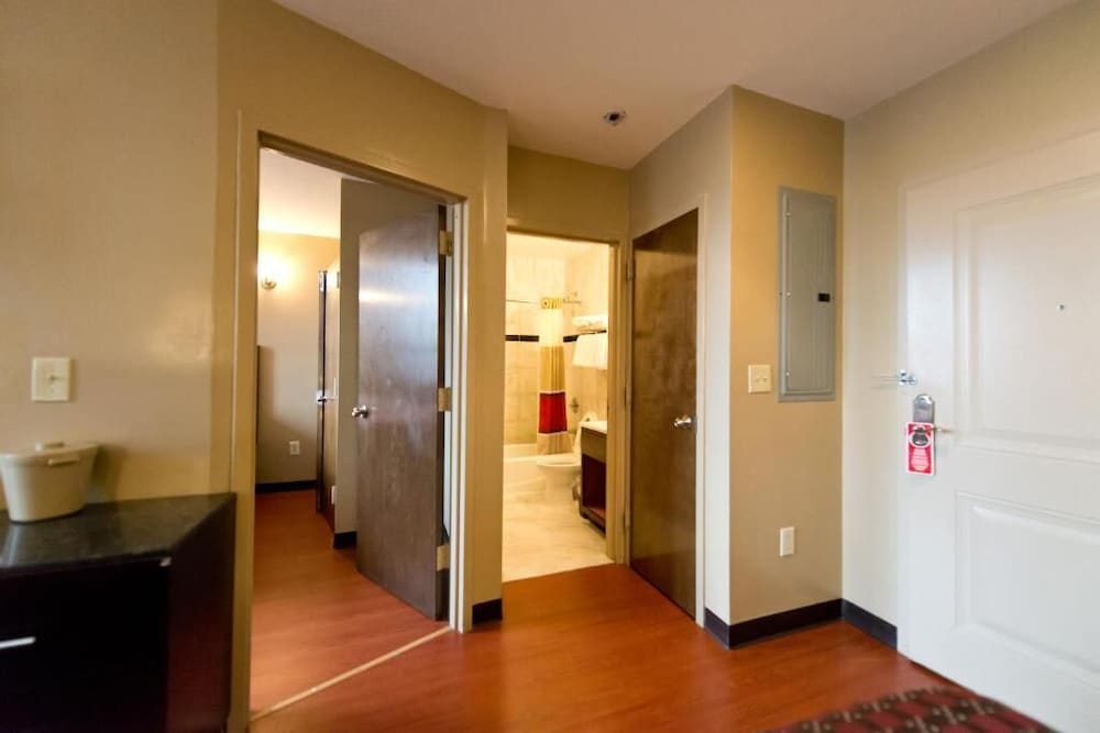 Flushing Vacations - Super Lake Hotel - Property Image 5