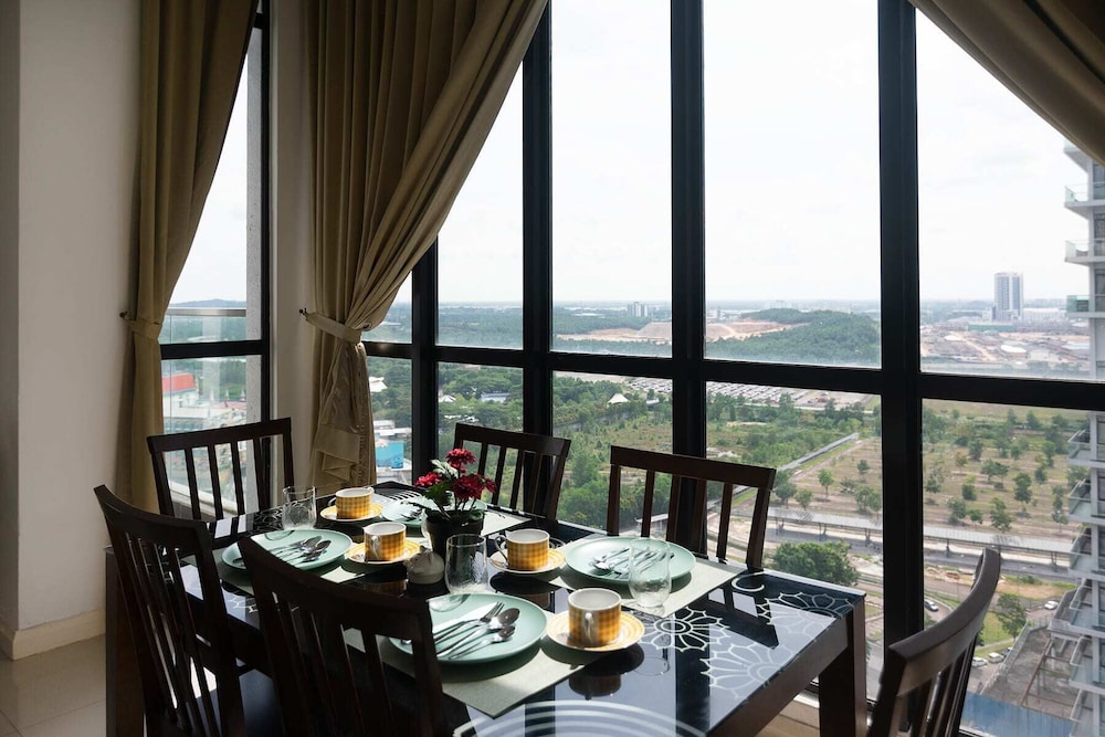 Lux Dpristine 3BR Home w Views, 5mins to Legoland
